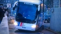 Juve arrivata al San Paolo, accede ancora dall'ingresso secondario per evitare ogni contatto con i tifosi. Anche un elicottero di scorta
