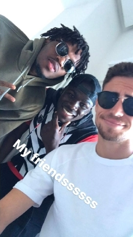 Chalobah torna a Napoli, Jorginho e Koulibaly s'immortalano con lui [FOTO]