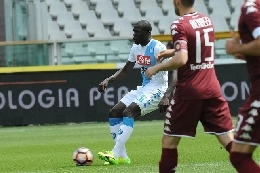 Koulibaly mette tutti i bomber in fila, contro di lui non si segna: con Sarri si esalta, ma c'&egrave; un dubbio sulla sua clausola