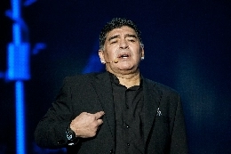 Maradona appoggia Maduro: Vestir&ograve; da soldato per un Venezuela libero contro l'imperialismo
