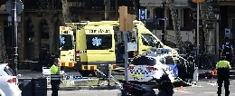 Attentato terroristico a Barcellona: furgone sulla folla, almeno tredici morti [VIDEO]