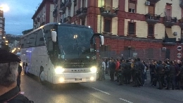 Napoli-Lazio, avversari arrivati al San Paolo: i tifosi sommergono di fischi Immobile e compagni [VIDEO CN24]