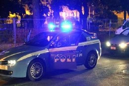 ANSA - Napoli-Zurigo, tifosi svizzeri fermati dalla Polizia con manganelli e mazze da baseball