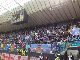 Ale, 12 anni, tifoso del Napoli alla Dacia Arena: l'immagine fa il giro del web [FOTO]
