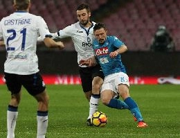 Sarri riparte dai titolarissimi contro il Verona: previsti oltre 45mila tifosi, il tridente e Mario Rui sotto esame