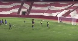 Maradona non perde il vizio: incredibile gol su punizione a Dubai [VIDEO]