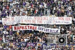 Video dei cori e foto in autostrada, Napoletano influencer!. I fiorentini provocano, arriva il coro di risposta [VIDEO]