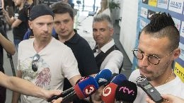 Hamsik: Ho un contratto con il Napoli, sono felice. Ho sentito Ancelotti, sarebbe un onore giocare con lui. Sarri? Non ne facciamo una tragedia [VIDEO]