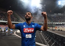 Napoli-SPAL 1-0 al 45': Albiol porta in vantaggio i suoi con una spizzata su calcio d'angolo