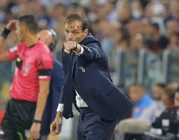 Gazzetta su Allegri: Non trova pace neanche quando l&rsquo;Allianz gorgheggia &lsquo;O surdato nnammurato, si inarca come se ballasse il limbo