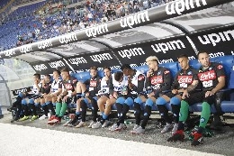 Mercato in uscita, Napoli pronto a salutare almeno sette giocatori: ecco dove possono finire gli esuberi di Ancelotti