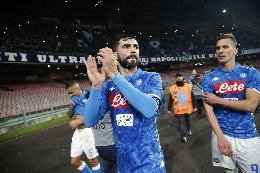 Il Roma - Albiol torna a Napoli per svuotare l'armadietto e salutare i compagni: in settimana si trasferir&agrave; al Villarreal