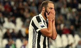 La Juve scarica Higuain: nello store non si vende la sua maglia