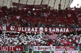 Noi non siamo napoletani dalla Curva Torino, tutto lo stadio fischia