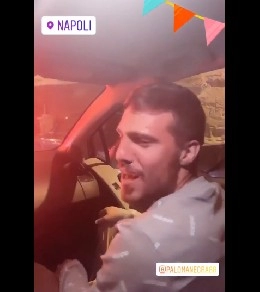Verdi, divertimento in auto in compagnia di amici: risate sulle note di musica neomlodica [FOTO]