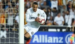Rodrigo-Atletico Madrid, Cadena Ser: il giocatore chiede al Valencia di essere ceduto ai colchoneros, &egrave; l'alternativa ad James