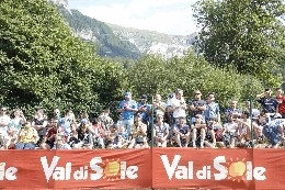 Napoli-FeralpiSal&ograve;, biglietti in esaurimento a Dimaro: tribuna coperta sold-out, restano pochi tagliandi per la scoperta