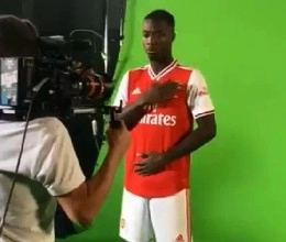 The Sun - Prima foto di P&eacute;p&eacute; con la maglia dell'Arsenal! [FOTO]