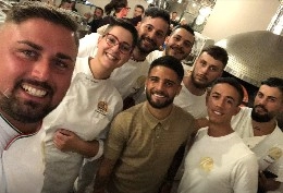 Lorenzo Insigne ospite a pranzo alla pizzeria Diego Vitagliano di Bagnoli [FOTO]