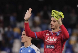 Alex Meret presenta ai tifosi i suoi nuovi guanti!