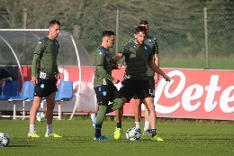 Repubblica, Tina: Oggi esercizi collettivi per il Napoli: Fabian sta facendo lavoro specifico, per Manolas difficile dire se sar&agrave; disponibile per la ripresa