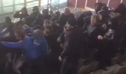 Torino-Inter, tifosi avversari entrano in contatto sugli spalti: botte e feriti (VIDEO)