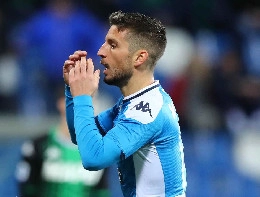 Tuttosport su Mertens: ci sono offerte italiane ed europee, il suo rinnovo &egrave; un caso spinoso