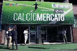 Calciomercato Napoli, ultimo giorno: c'&egrave; Bozhanaj per la Primavera azzurra, La Gumina alla Samp. Mertens-Chelsea, i Blues non hanno convinto il Napoli. Chiusa la sessione invernale