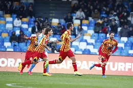 La punizione magistrale di Mancosu vista dagli spalti: il gol condanna il Napoli alla sconfitta [VIDEO]