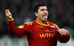 Pizarro nello staff del Napoli? Ne ha discusso con Spalletti, ma per problemi familiari potrebbe non dare la sua disponibilit&agrave;