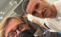 Callejon dal barbiere, nuovo taglio di capelli e firma sulle scarpette [FOTO & VIDEO]