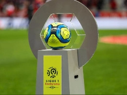 Ligue 1, il Saint Etienne chiede il rinvio della partita contro il Lione: troppi casi di Coronavirus