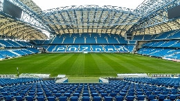 Clamoroso in Polonia, gli ultras del Lech Poznan motivano la squadra con una coreografia su Pablo Escobar