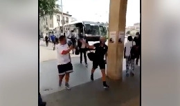 Forza Napoli!. Tifoso stuzzica Gasperini, risposta choc del'assistente dell'allenatore dell'Atalanta