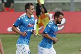 Gazzetta - Milik sogna ancora la Juve, ma i bianconeri hanno cambiato strategia: Paratici punta a Dzeko o Suarez
