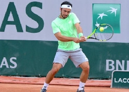 Tweet SSC Napoli: Complimenti a Lorenzo Giustino che si &egrave; qualificato al secondo turno del Roland Garros