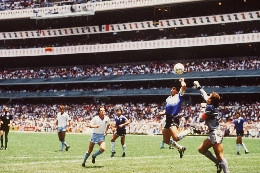 Senza Maradona nessuno ti conoscerebbe!: Gascoigne zittisce Shilton dopo le parole su Diego