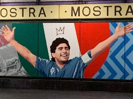 Mostra-Stadio Maradona, ecco tutti i murales dedicati alla storia del Napoli! Presente Osimhen, ADL: Complimenti, splendida iniziativa artistica! [FOTOGALLERY]