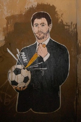 Murale contro Agnelli alla FIGC: SuperLega &egrave; la morte del calcio e dei sogni dei tifosi [FOTO]