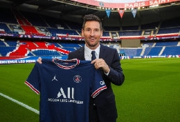 Francia, si finge un calciatore del PSG per tre giorni: scoperto e arrestato un uomo di 28 anni