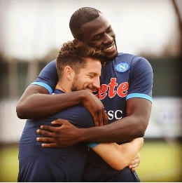 Koulibaly abbracciato a Mertens su Instagram, il senegalese: Dolce Dries! [FOTO]