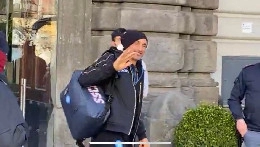 Verso Napoli-Salernitana, i tifosi caricano gli azzurri fuori l'albergo: Spalletti l'ultimo ad uscire [VIDEO CN24]