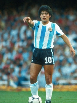 Maradona, 40 anni fa il debutto in un Mondiale: Amore incondizionato | FOTO