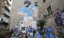 Se siente.... Coro da brividi cantato ieri in citt&agrave; da argentini e napoletani per Diego