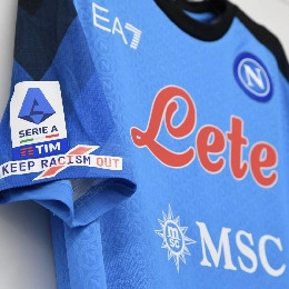 &ldquo;Keep racism out&rdquo; patch sulle maglie di Napoli e Atalanta | FOTO