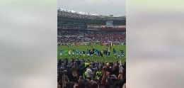 Festa giocatori tifosi a fine partita: corsa sotto il Settore Ospiti | FOTO