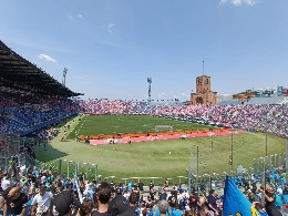 CorSport - L&rsquo;invasione oltre il divieto: 7mila tifosi azzurri a Bologna