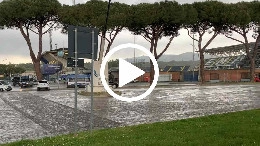 Empoli, temporale in corso: grandine e tuoni allo stadio Castellani | VIDEO