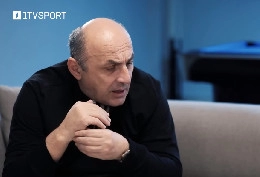 Gazzetta - L'agente di Kvara ha bluffato con Manna: gli 8 milioni del Psg fanno gola