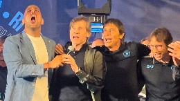 Conte e Oriali scatenati a Dimaro, cantano O surdato 'nnammurato | VIDEO